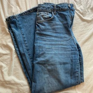 DISTRESSED MOM JEANS!!